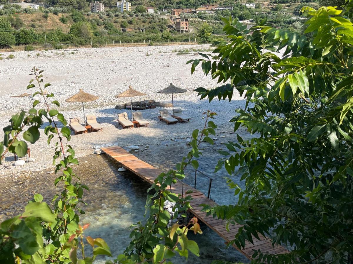 River Escape Villa - Private Beach, Scenic View & Bbq Tepelene Exteriör bild