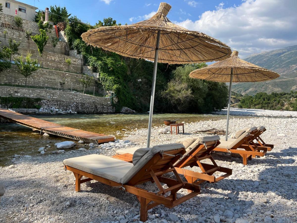 River Escape Villa - Private Beach, Scenic View & Bbq Tepelene Exteriör bild