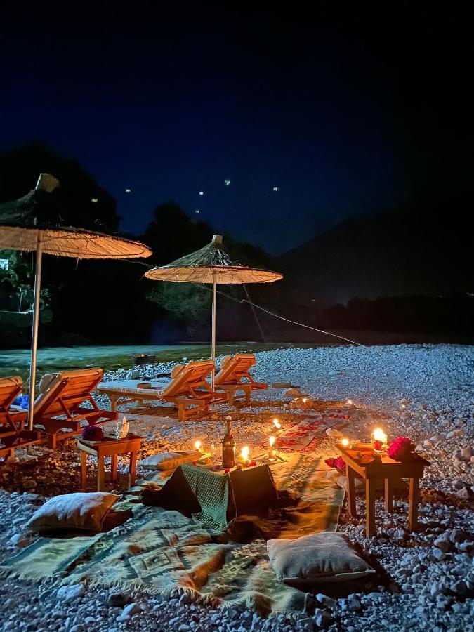 River Escape Villa - Private Beach, Scenic View & Bbq Tepelene Exteriör bild