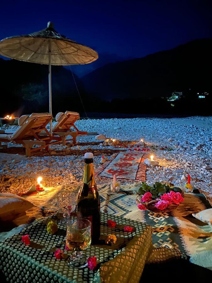 River Escape Villa - Private Beach, Scenic View & Bbq Tepelene Exteriör bild